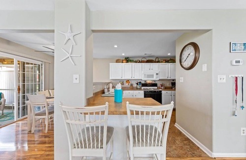 Rehoboth Beach House | BOOKING SUMMER 2026 NOW! REHOBOTH BEACH 5 BDR, SLEEPS 10+, <2 MILES FROM BEACH