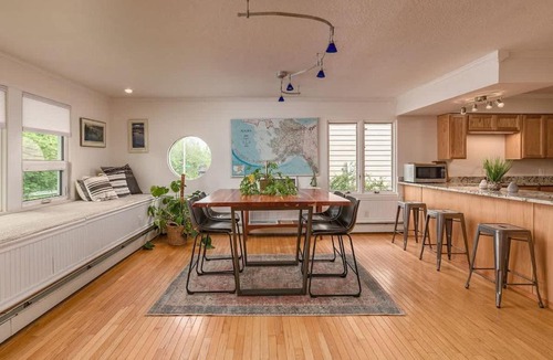 South Addition House | Bootleggers Condo 2 Bedroom Modern Condo in Heart of Downtown