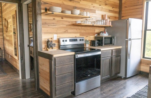 Lawrenceburg Cabin | Bourbon Barrel Cottages # 1 on Bourbon Trail HOT TUB close to all distilleries