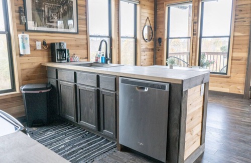 Lawrenceburg Cabin | Bourbon Barrel Cottages # 1 on Bourbon Trail HOT TUB close to all distilleries
