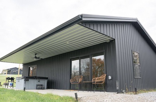 Lawrenceburg Apartment | Bourbon Barrel Cottages #6 Kentucky Bourbon Trail Hot Tub and Fire Pit