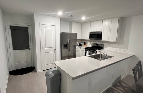 Conroe House | Brand New Cozy 3 BD w/Fiber optic nested in quite Cul De SAC. Ultra modern