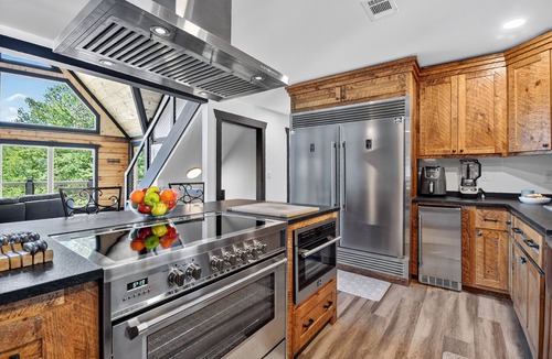 Ellijay Cabin | Brand new, luxury, family-sized, event cabin with all the Bells and Whistles! Pet-Friendly