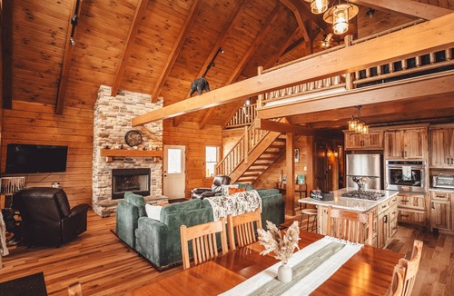 McArthur Cabin | Brand New Pet-Friendly Cabin! Hot-Tub, Fireplace & Game Loft!