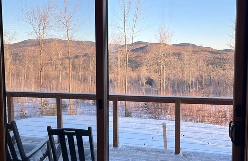 Sunday River Area Ski Chalet | Brand New. Views! Hot Tub. Sleeps 14. Kid Friendly