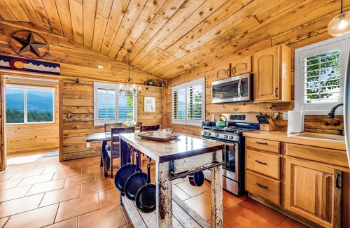 Rainbow Valley House | Breathtaking View of Pikes Peak!