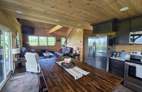 Stratton Ski Chalet | Breeze & Blue Mountain Cabin: SLEEPS UP TO 12, Newly built