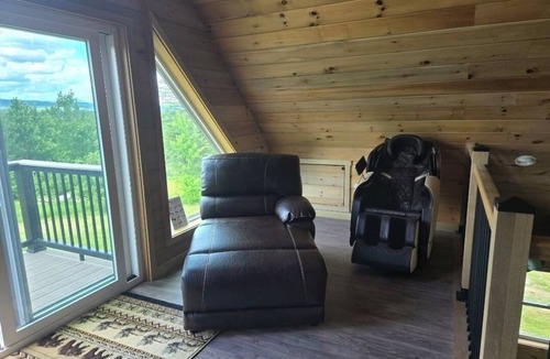 Stratton Ski Chalet | Breeze & Blue Mountain Cabin: SLEEPS UP TO 12, Newly built
