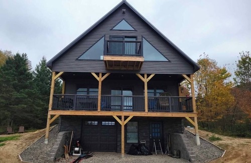 Stratton Ski Chalet | Breeze & Blue Mountain Cabin: SLEEPS UP TO 12, Newly built