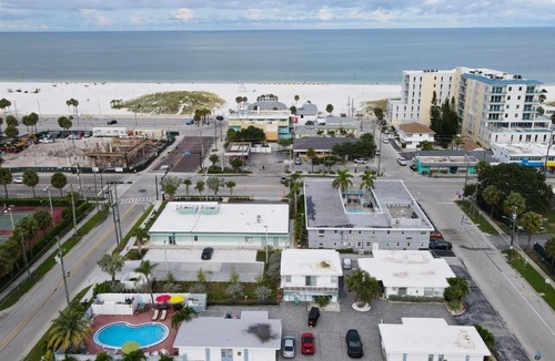 Bay Esplanade Hotel | Breezeway Bungalows