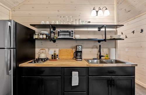 Monson Cabin | Brewery Farm Retreat : Longfellow #7