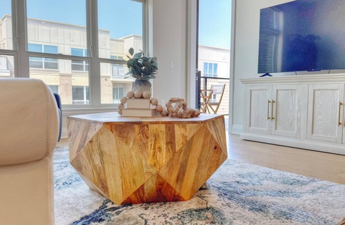 Dublin Condo | Bridge Park ~ Dublin 1BR/1BA Wonderfully Decorated