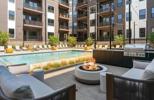Dublin Condo | Bridge Park ~ Dublin 1BR/1BA Wonderfully Decorated
