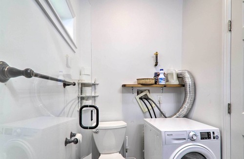 Oakland Cottage | Bright & Cheerful Bungalow in Heart of Oakland!