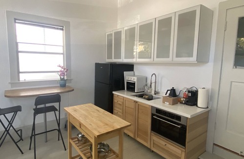 Southwest Berkeley Apartment | BRIGHT,CLEAN,MODERN-Perfect for Work, Getaway, Ask RE discount for Extended stay