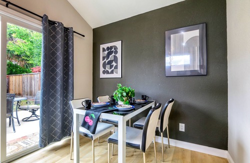 Cameron Hills House | Bright Contemporary 3BR Home with BBQ & 2-Car Parking