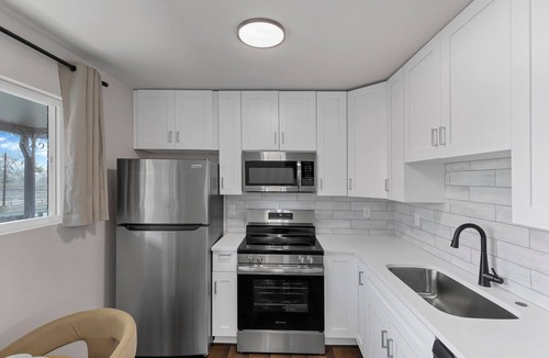 Olde Towne East Apartment | Bright New Studio Walkable Olde Town East Parking