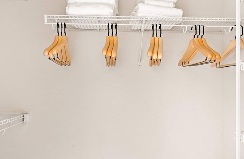South San Francisco Apartment | Bright South SF 1BR w/ W/D, Gym, Pool, next to BART & TJ, by Blueground