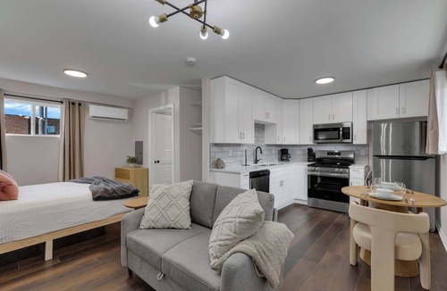 Olde Towne East Apartment | Bright Studio Walkable Olde Towne East Parking