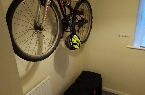 Redditch Apartment | Bright, warm, spacious 3 bedroom flat with balcony, Redditch