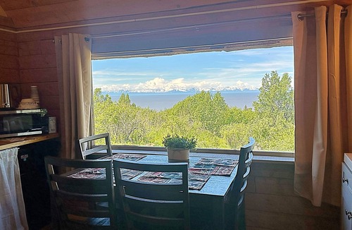 Ninilchik Cabin | Brown Bear Cabin on the Cook Inlet. Basecamp for all your Alaskan adventures!