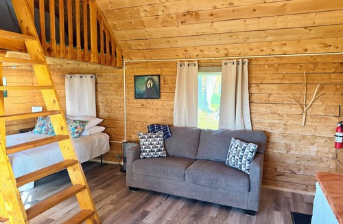 Ninilchik Cabin | Brown Bear Cabin on the Cook Inlet. Basecamp for all your Alaskan adventures!