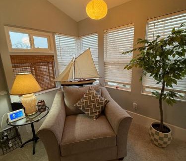 Buckeye Lake House | Buckeye Lake 3 bedroom, sleeps 6, lg bath, kitchen