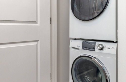 Soulard Apartment | Bud Brewery + Eats | Pool & Gym | Zencity