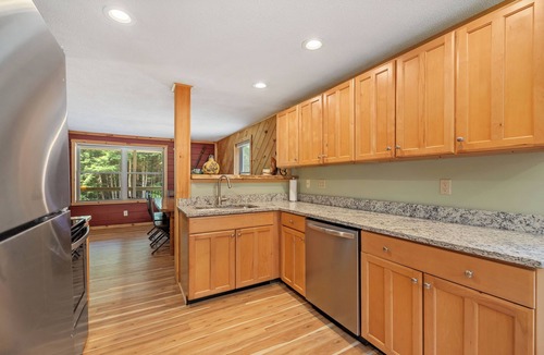 Bethel Ski Chalet | C-Howder Chalet Dog Heaven! Huge Fenced Yard