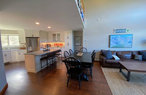 Carroll House | C12 Homey Bretton Woods slopeside townhome. Pool/gym passes!