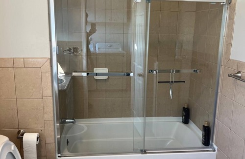 Southwest Berkeley Apartment | C4: Spacious 1-bedroom in prime location close to UC Berkeley