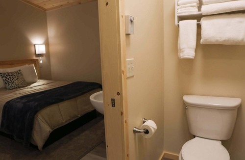 Fishhook Cabin | Cabin #2- Scenic Views and Comfortable beds!