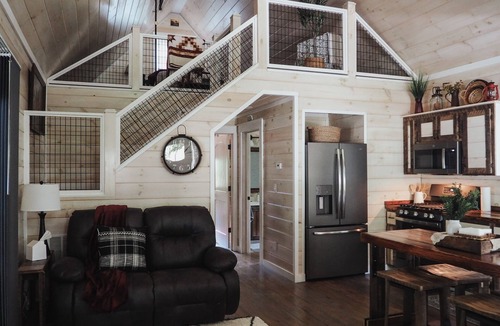 Stone Creek Cabin | Cabin Retreat on quiet back road in Amish Country