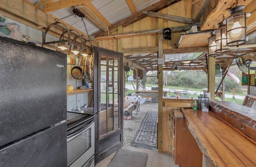 East Fultonham Cabin | Cabin with character