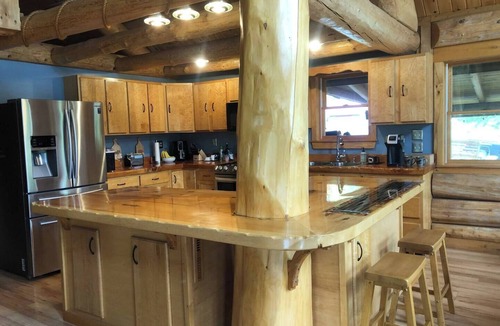 Aroostook Cabin | Call of the Loon-Luxury Lakefront Log Cabin, Hot Tub, FirePit, Relaxing getaways
