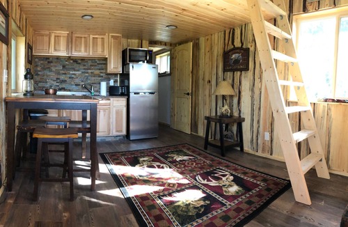 Ridgeway Apartment | CAM'S LAKESIDE BUNKHOUSE
