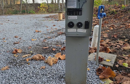 Fowler RV Rental | Campground in Masury 50 Amp full hook up sewer and water for all weather camping