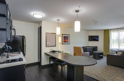 College Station Hotel | Candlewood Suites College Station At University by IHG