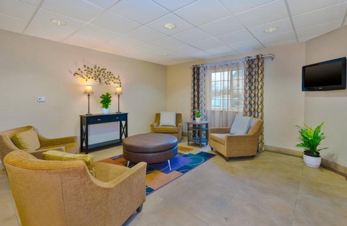 Polaris Hotel | Candlewood Suites Polaris by IHG