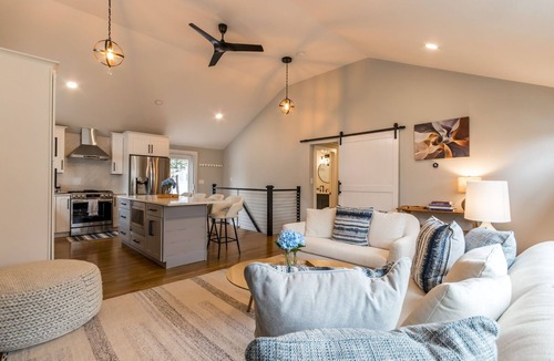 West Hyannisport House | Cape Diem ; All new; 1.5m to Criagville, Hyannis beach; with WiFi, AC