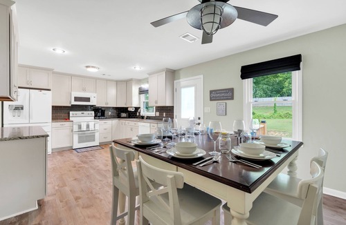 Cartersville House | Cartersville Colonial Family-Friendly Retreat with Spacious Yard