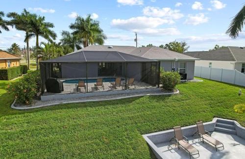 Trafalgar House | Casa Bella- Upgraded Waterfront Residence in Cape Coral with Heated Pool and Free Bikes