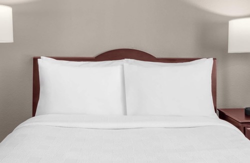 Pleasanton Hotel | Central Bay Area Retreat Minutes from Wine Country | Room w/Kitchen
