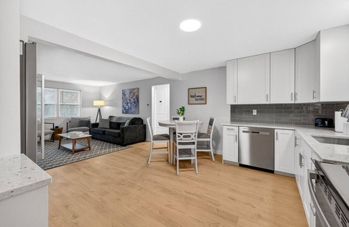 North Canton Apartment | Central Cozy 2BR w/Garage & Airport Nearby