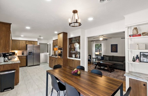 College Station House | Century Oaks Trio - Easy walk to campus from from your Historic District getaway