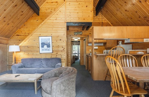 Mammoth Lakes Ski Chalet | Chalet #25, Charming Ski in/Ski Out, just steps to the Mountain