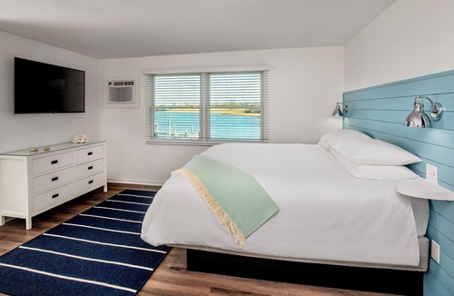 New Shoreham Hotel | Champlin's Marina & Resort