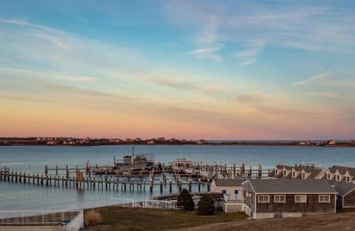 New Shoreham Hotel | Champlin's Marina & Resort