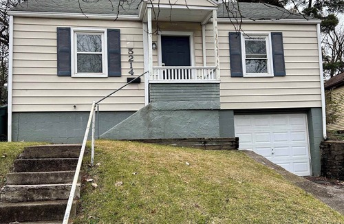 Roselawn Finance House | Charloe House: 2BR + Bonus Room, Near Cincinnati Attractions