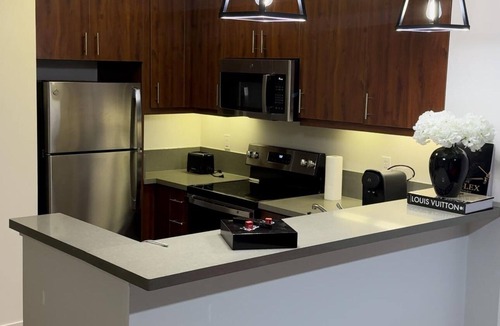 Southwest Berkeley Apartment | Charming 1-bedroom apartment in lovely Berkeley with fitness room + MORE